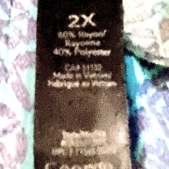 2x sleeves less blouse - Picture 4 of 5